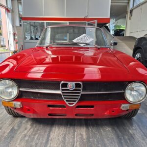 Alfa Romeo GT 1300 rossa