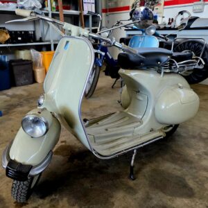 Piaggio Vespa 125 low light